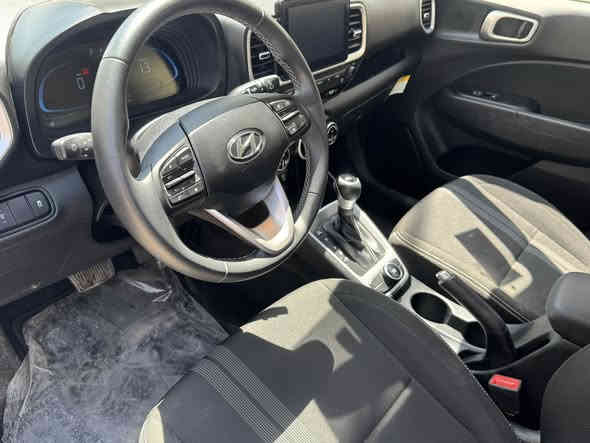 هونداي فينو 2024 بدون رقم ايرباكات سليمة ماشية 1400 بعده زيرو بدون تبديل ليبل واحد 
السعر 135 ورقة بيه مجال 
*********** مكاني بغداد البنوك اي استفسار اني حاظر
