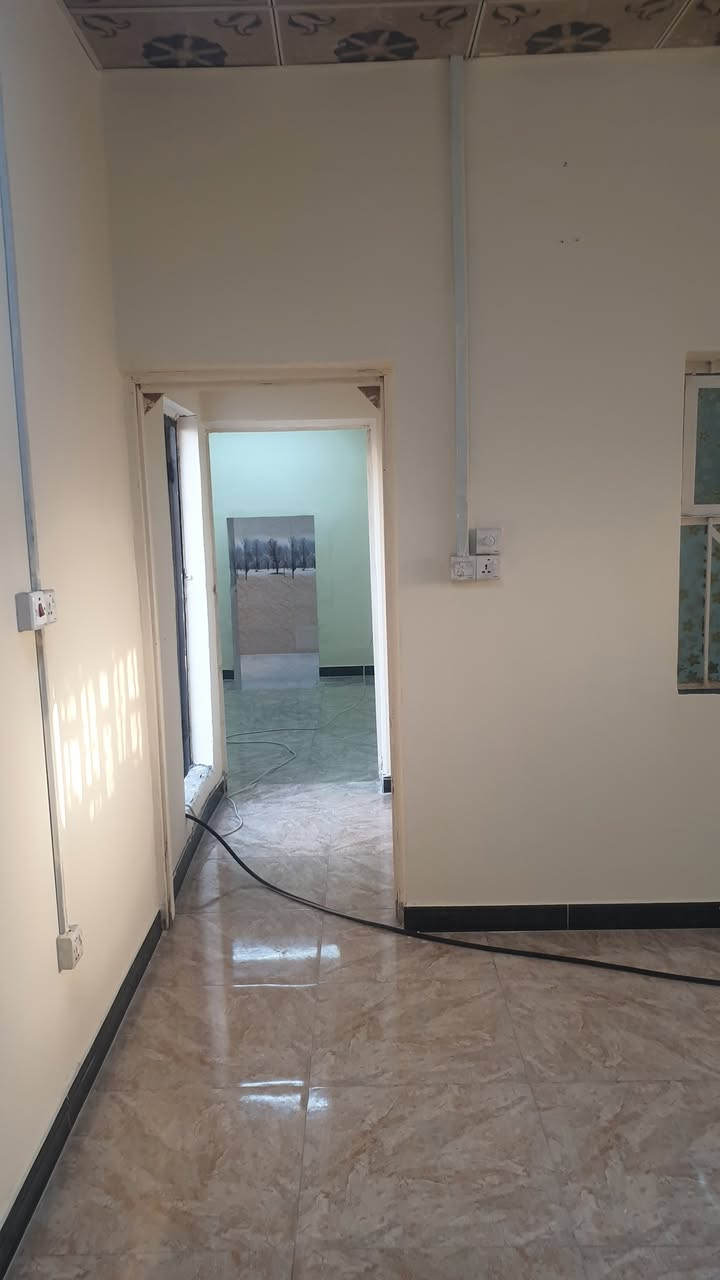 مشتمل طابق ثاني للايجار نظيف جدا محيله قريب الشارع العام
غرفتين نوم ومطبخ واستقبال وصحيات 
يبعد عن الشارع العام بحدود ال ١٥٠ متر 
جميع الخدمات متوفره 
سوق مدارس مستوصف 
السعر ٣٥٠ وقابل للتفاوض
***********
