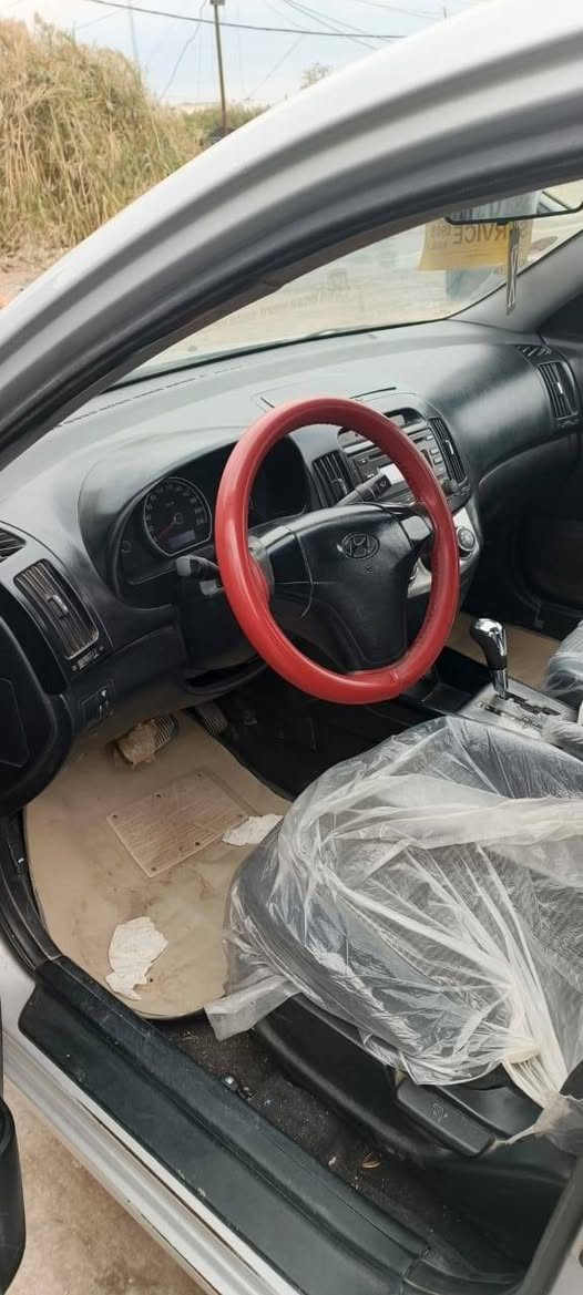 الانترا ٢٠١١ خليجي محرك ١٦٠٠ بيه قطعه وحده صبغ وبيها بارد السياره جاهزه من كل النواحي مكان بابل جبله السعر ٩٧ وبيها مجال *********** مكلف بلنشر
