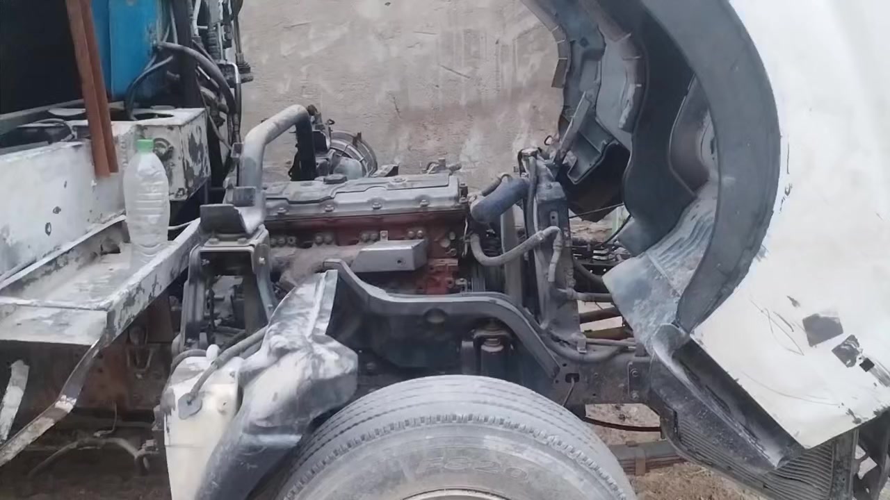 كابسه البيع هينو تيوته مكعب سته ونص موديل الفين وخمسه سياره خير من الله جاهزه اللعمل ***********
