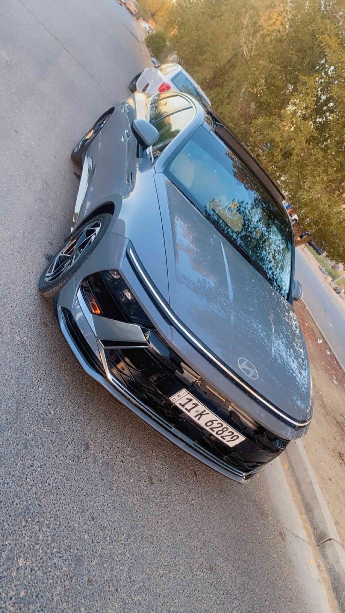 سوناته لبيع  موديل 2025 ماشيه 16.500الف  ميل الشكل الجديد لون مميز (سموك )دخول جديد
مرقم بغداد معوقين رقم دولي 
السياره نضافه ١٠٠٪؜ جديده كلش ونصبتها كلش حلوه تجي وشوف شخط مابيها 
حادث بدون ارباك شرط فقط تصليح جاملغات خلفيه اثنين وقبق جنطه مبدل نفس لون ودعاميه سياره بدون شاصي بدون حوض كله مكفول 
 -فؤل مواااصفاات
-داخل لون ابيض  
-مكينه 2500
-سقف بنراما
-شاشه متصل 
-كير تعليق 8 نمر تعلق
-تدفى كشنات 
-تبريد شاشه لمس
-مقاعد كهرباء 
-ثلاث انضمه قياده 
-ارباكات مقاعد 
-كامره دواره محيطيه وخرائط 
-اناره ترحيب يدات وشاشه 
-زجاج ملون مانع الحراره 
-لد امامي خلفي مع عدسات لايت 
-مخارج تايبسي امامي خلفي 
-التحكم على المنحدرات 
-مستشعر وقوف 
-شحن واير ليس 
-شاشه كبيره خرائط
-نقطه عمياء بلمري 
-تشغل عن بعد 
-حساسات امامي
-رادارات امامي خلفي عدد 3 
-نضام فرمله الطؤارئ
-وسادات هوايه 6 
-مصابيح زينون اماميه مع لد امامي متصل .
-ابل كار بلاي !
-محافضه على المسار 
-اوتو هولد 
-هاند بريك كهربائي
-مود درايف 
مكان سياره بغداد السعر195 وبيه مجال 
اي استفسار ***********
