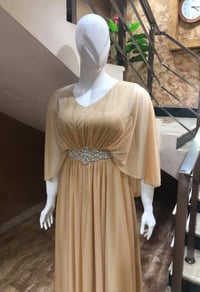 فستان • قياس ٤٦ • ملبوس مرة