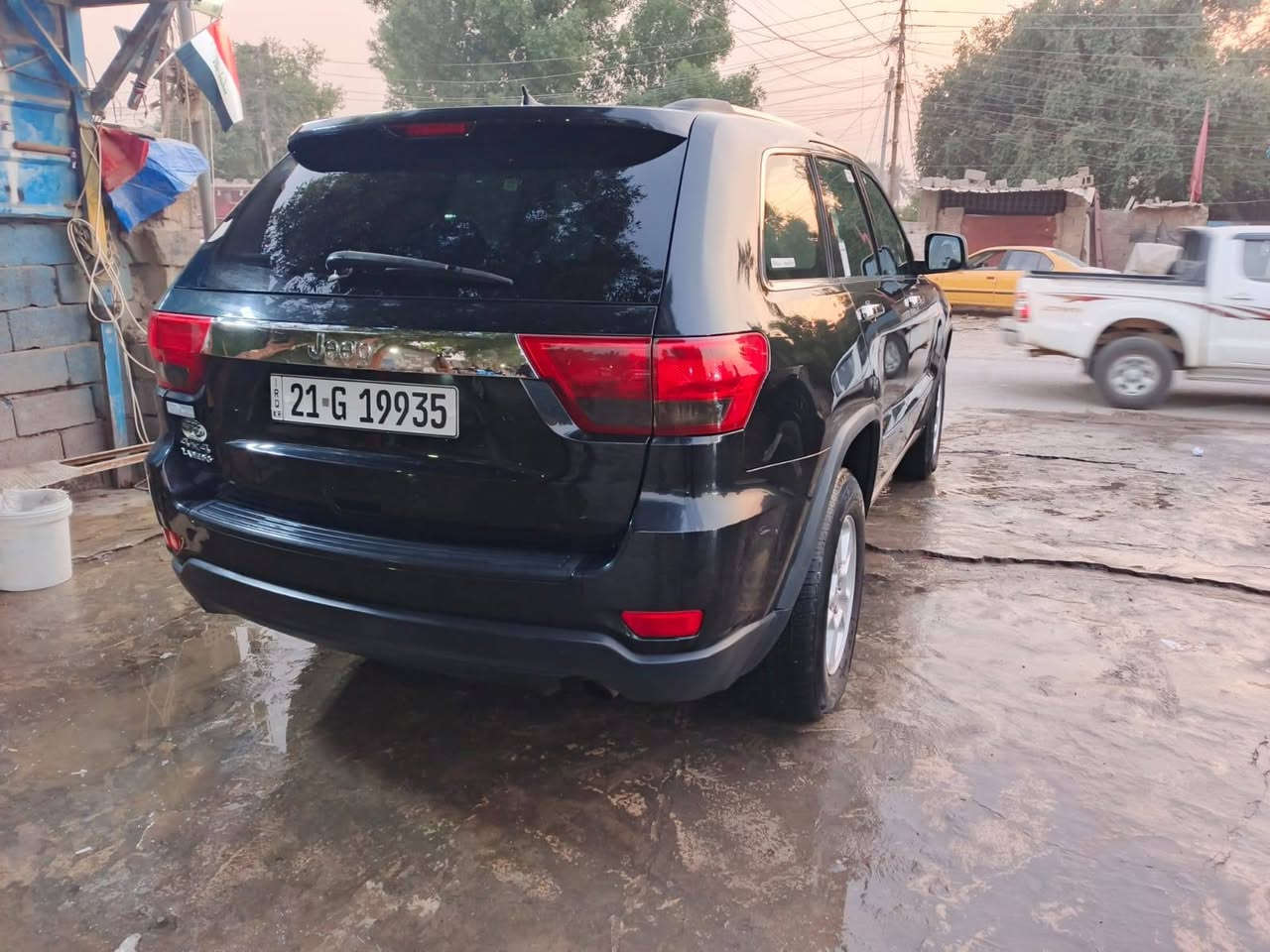 نــــــوع السيــــاره : جيب _ گراند شيروكي _ لاريدو .
المــــــــوديــــــل : ٢٠١١ . 
لـــون الســـــــيارة : أسود ٠
عدد الاسطــــوانات : ٦ سلندر .
حجـــم المحــــرك : ٣٦٠٠ CC .
نـــــاقل ألحــــركة : أوتماتيك . 
نــــوع ألـــــــوقود : بنزين .
ألـــــــــــــــــوارد : أمريكي .
رقــــم اللوحــــــة : سليمانية .
المـــــــــقاعـــــد : مخمل . ومغلف جلد
فئـــــة الســـــيارة : SUV .
ألمواصفـــــــــات : بصمة تشغيل ، بصمة ابواب وصندوق ، تبريد قطعتين ، شاشة ، كاميرا خلفية ، كشافات امامية ، مري كهرباء ، كشن السائق كهرباء ، مُثبت سرعة ، ويل كب . 

الملاحظـــــــــات : وارد امريكي كلين تايتل ، بيها صبغ بالعراق بكد شبر جوه التريشه باب السائق ، تخم اطارات جديد ، حدادية جديدة ، هزة و فحص وسنوية ولوحات كلها جديد ، سونارها مرفق بألصور . السعر 170 وبيها مجال بسيط 
رقم الهاتف ***********
