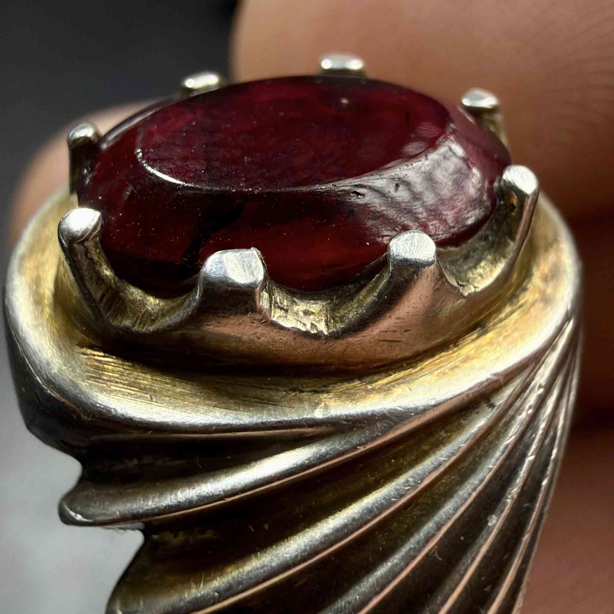 ياقوت سيلاني او الزريجي  او ( رودلايت كارنت ) قديم جراخة كوفية قديمة


**إذا كنت صاحب هذا الإعلان وتريد حذفه لأي سبب، رجاءا أرسل رسالة إلى الدعم الفني**