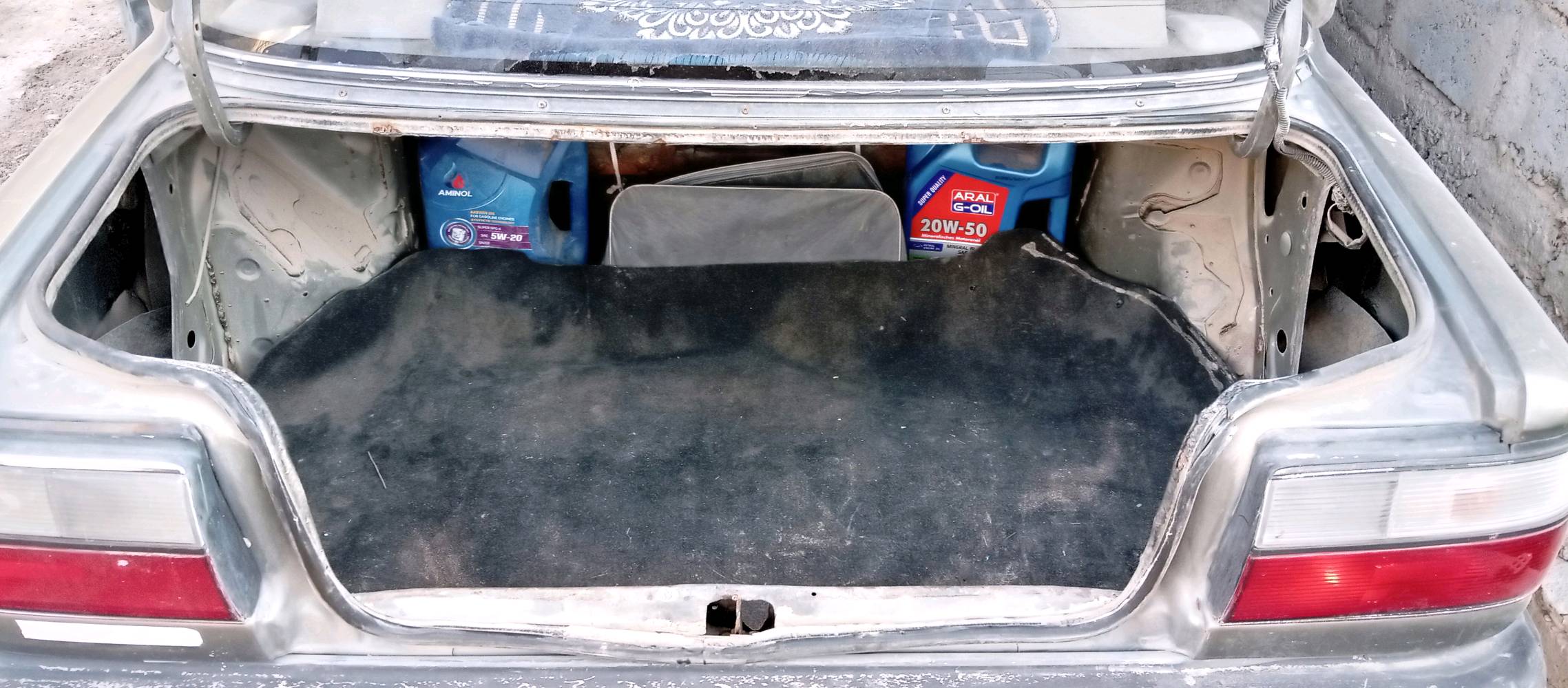 سلام عليكم كورلا موديل 90 
مصبوغة عام ضربته بل جنطة كفالة كير ومحرك كشرهه نضيف جام كهربائي سياره نضيفة مناقصه شي 
واذا اكو مراوس ابتكتك اراوس حسب القناعة