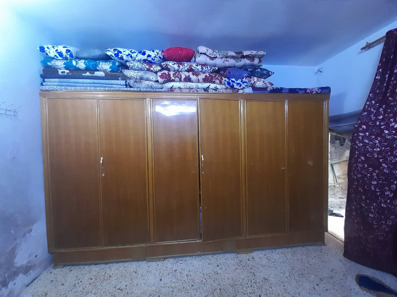 السلام عليكم كنتور البيع
كنتور ابو ٦
خشب تسكام اصلي 
عارضهه ب٢٥٠ الف  مال بيع
مكاني بغداد مدينه الصدر 

واتساب 
***********

