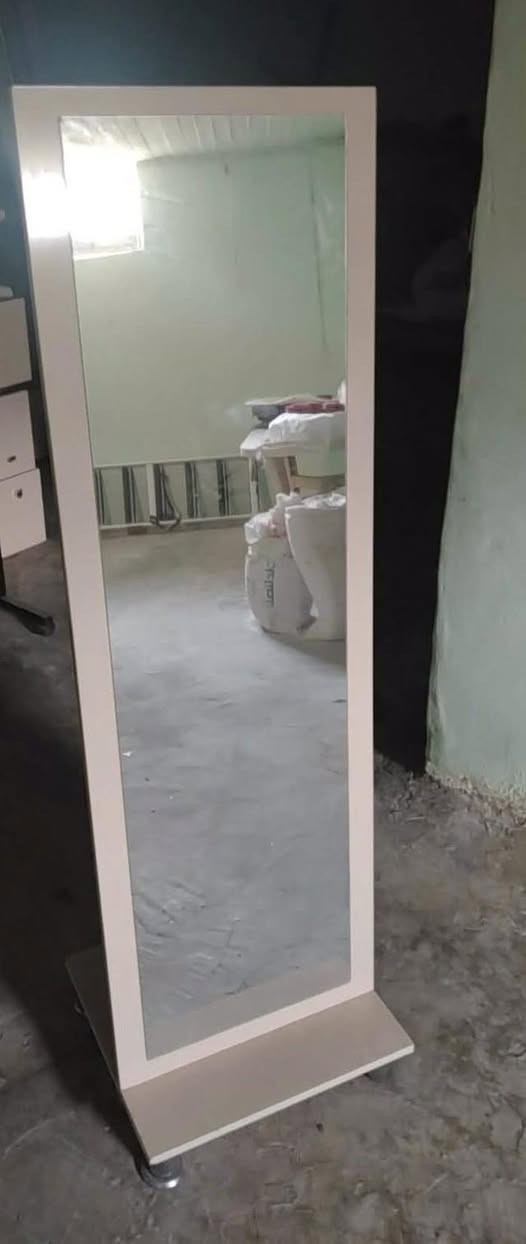 اعاده نشر بسبب الوعود الكاذبه
ديكور كامل ام دي اف التركي للبيع بلاااش
صفحتين تعليك وبيهن رفوف 
فاترينه رفوف
غرفة تبديل ملابس وبيها باب سلايت الاصلي 
ميز دخل جديد ام دي اف
مرايه تصميم مميز
مصطبات عدد ٢ 
رفوف واجهه تعليك
ستاند ملابس حجم كبير
بلااااااااش ٤٠٠ الف فقط


**إذا كنت صاحب هذا الإعلان وتريد حذفه لأي سبب، رجاءا أرسل رسالة إلى الدعم الفني**