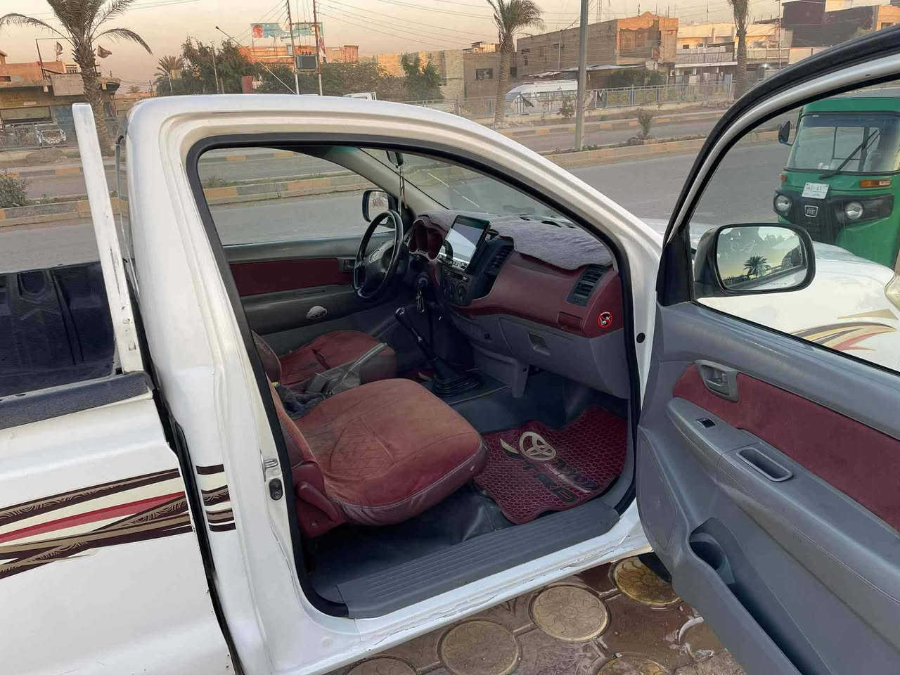 سلام عليكم هايلوكس البيع موديل 2011 رقم بغداد خمسه جنكال مكان محموديه سعر خاص وتفاصيل رقم الهاتف ***********
