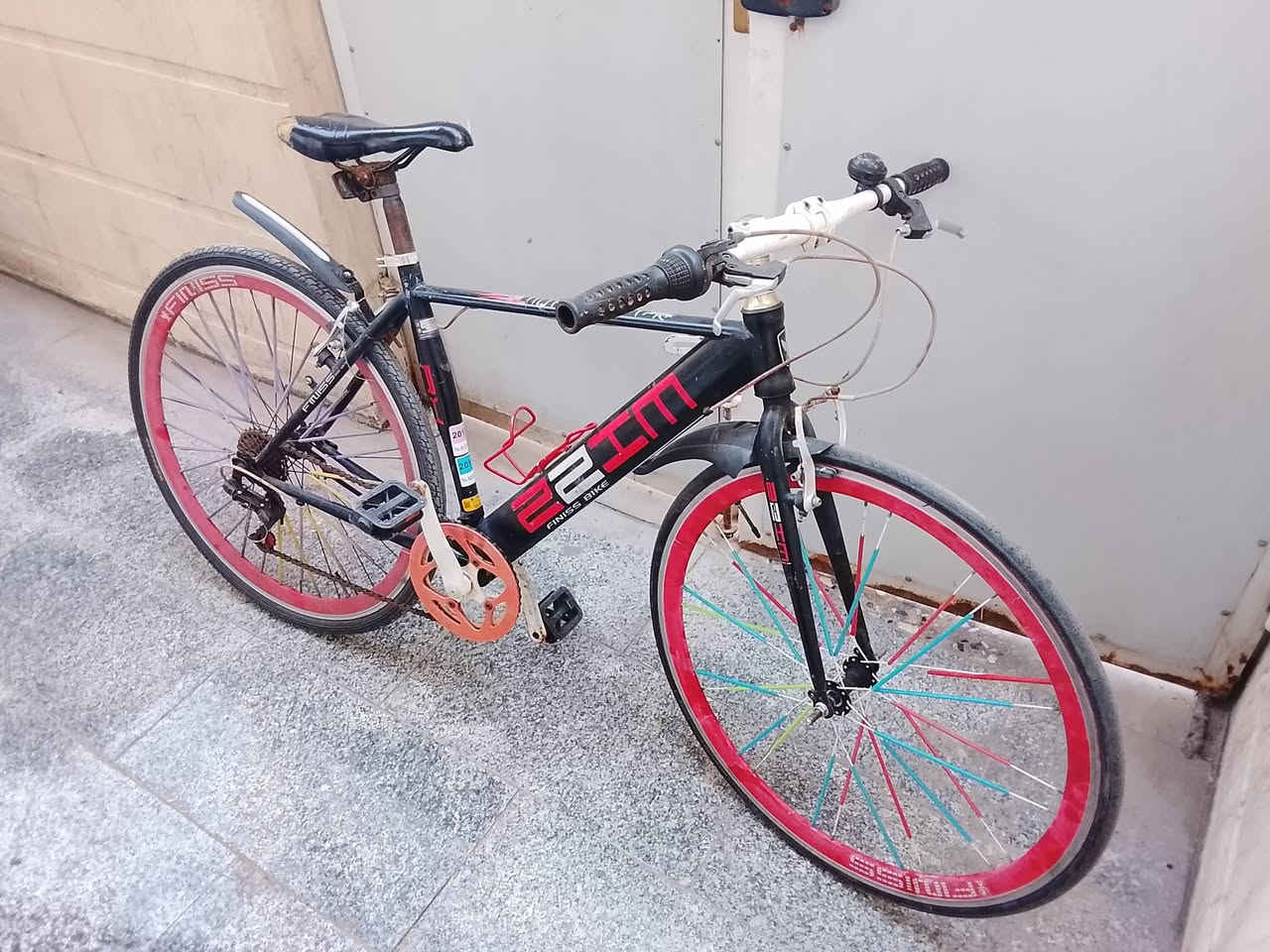 دراجة هوائية نوع c700 بالة ياباني غير مستخدم داخل العراق نضيف وسريع السعر 110 بي مجال بسيط مكاني بغداد المنصور للاستفسار ***********
