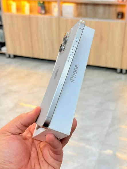 السلام عليكم تليفون ايفون للبيع 

‏15 pro max 
شرق اوسط AA/A
ذاكرة 256 كيكابايت
بطاريته86٪
لون تيتانيوم 
نظافتة 100/100

ملحقاته كامله (الكارتون + كيبل الشحن الاصلي + راس الشاحن الاصلي +خمس حافظات + لاصقة شاشة + حماية عدسات الكاميرات +

سعرة مليون و100 الف دينار وبي مجال 
مكاني البصرة الزبير 
رقمي***********
