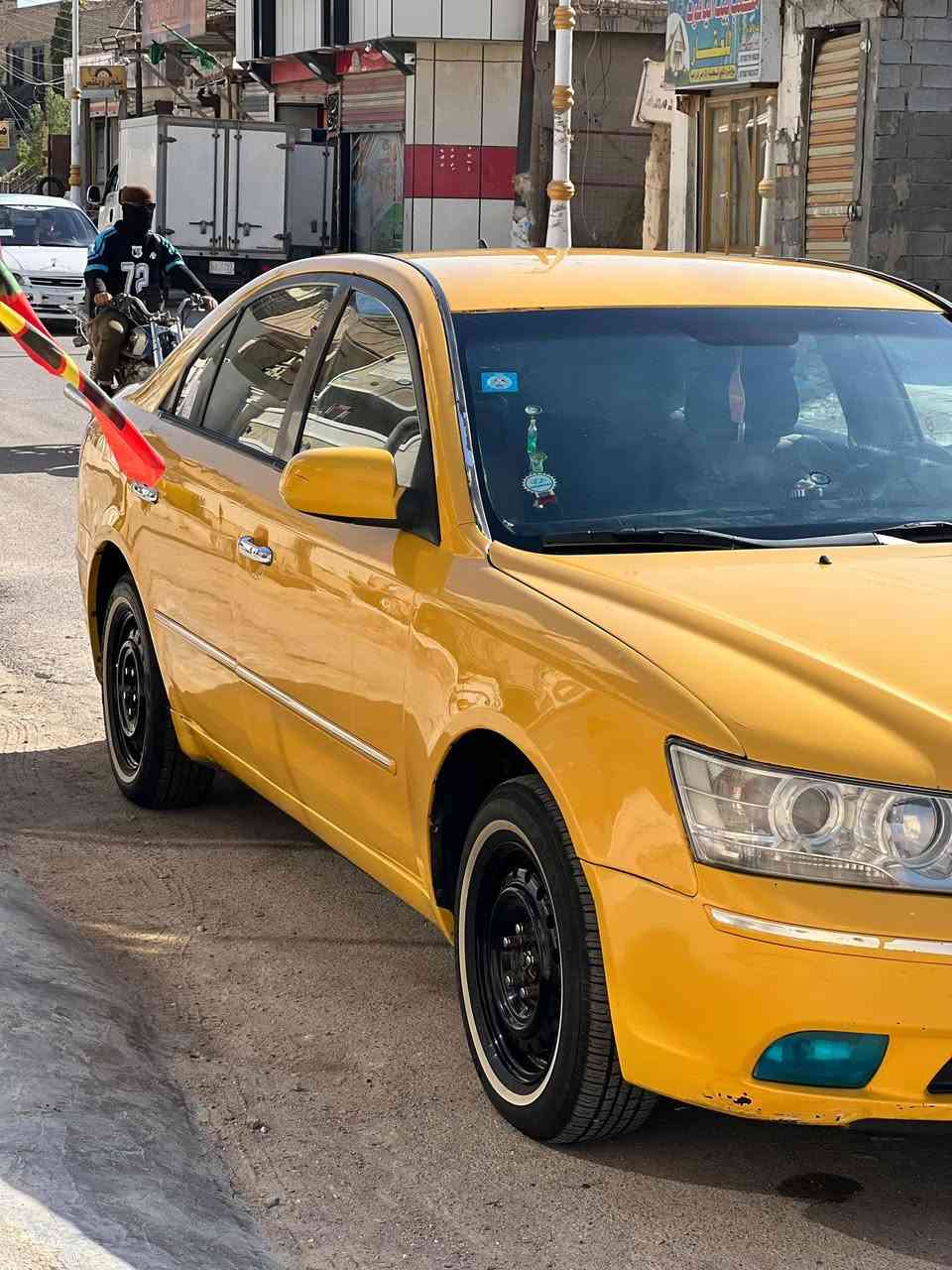 سلام عليكم سوناتة تكسي خليجي رقم ميسان تحويل ثاني يوم سيارة جاهزة كير ومكينة حدادية تبريد تخم تاير جديد جاهزة صبغة جديدة مكفولة من العيب الشرعي  ضربتهة جاملق الخلفي  والباقي شوف العين السعر 90 وبيهة مجال واذ اكو مراوس بخصوصي  مكان السيارة ناصرية رقم موبايل ***********
