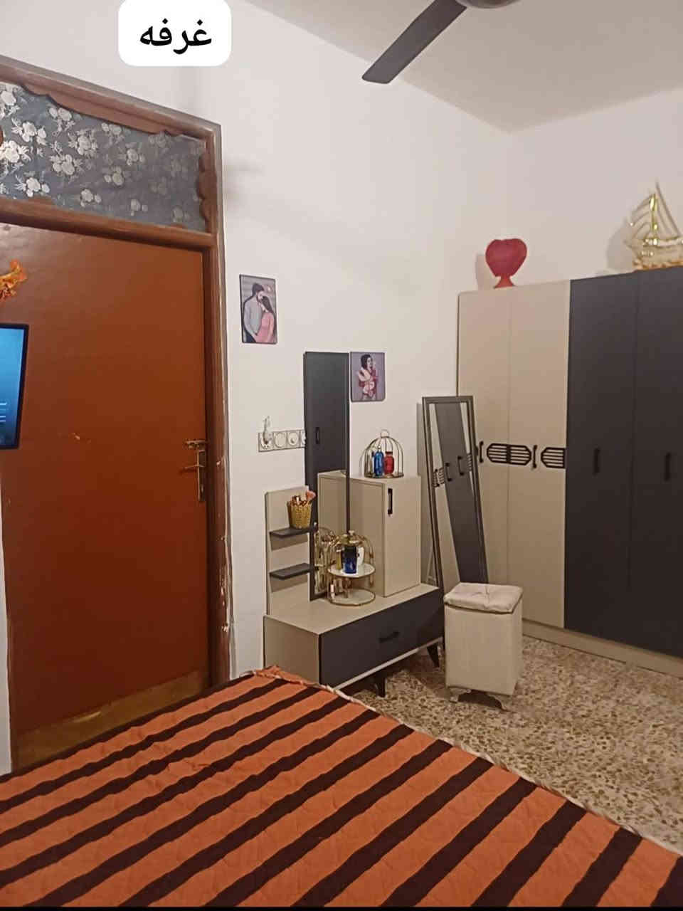 للبيع 75متر زراعي متكونه من غرفه جوه وغرفه فوك قيد الانشاء جاهز  من مطبخ وستقبال وتخاريج للسكن مشموول بتطويب رايده ٣٥ وبي مجال*********** النجف, العراق
