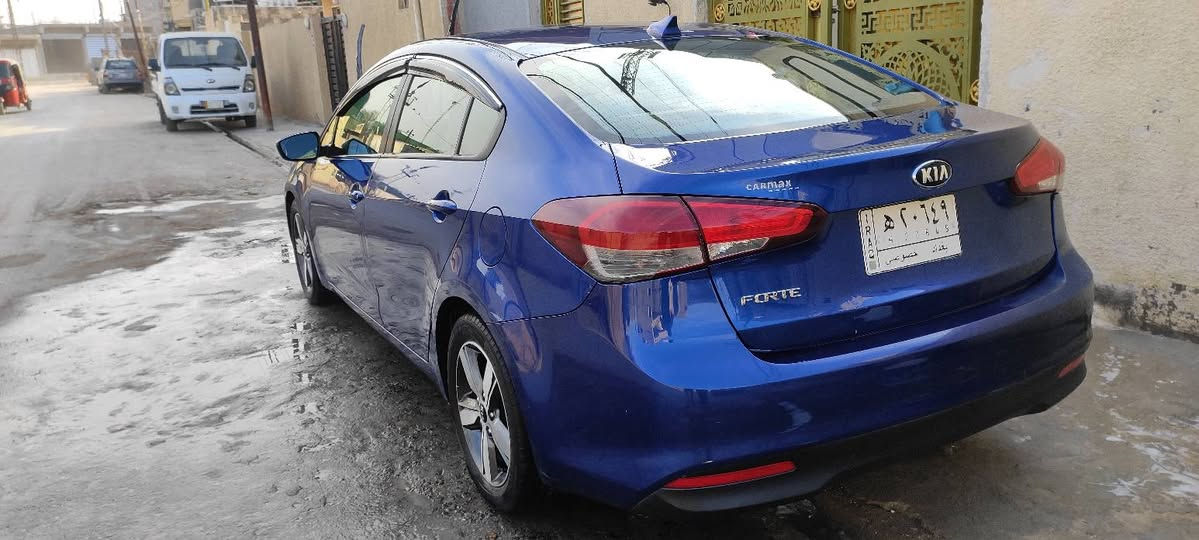 السلام عليكم
فورتي موديل 2018 وارد امريكي 

بيهة باب او جاملغ من امريكا 

وبيها حادث بل العراق باب السائق

 اللة شاهد بيهة تخم تاير صارلي شهرين من بدلته باتري جدية قبل شهر 

ماشية 90 مكاني مدينة الصدر 

سعرهة117 

***********

او مراوس بسيارة احدث
