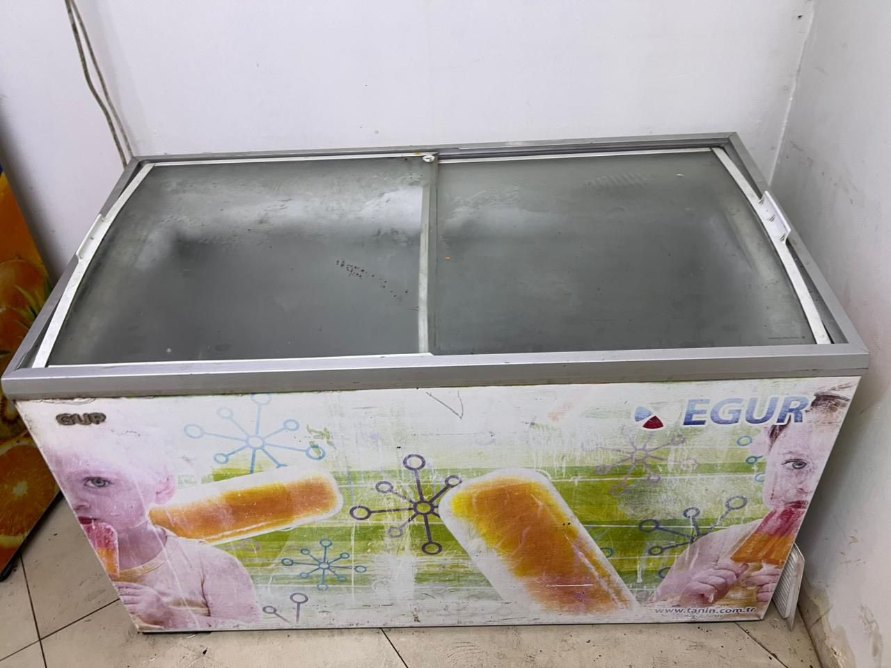 للبيع اغراض كافتيريا كامل بسعر جيد للاتصال ***********
