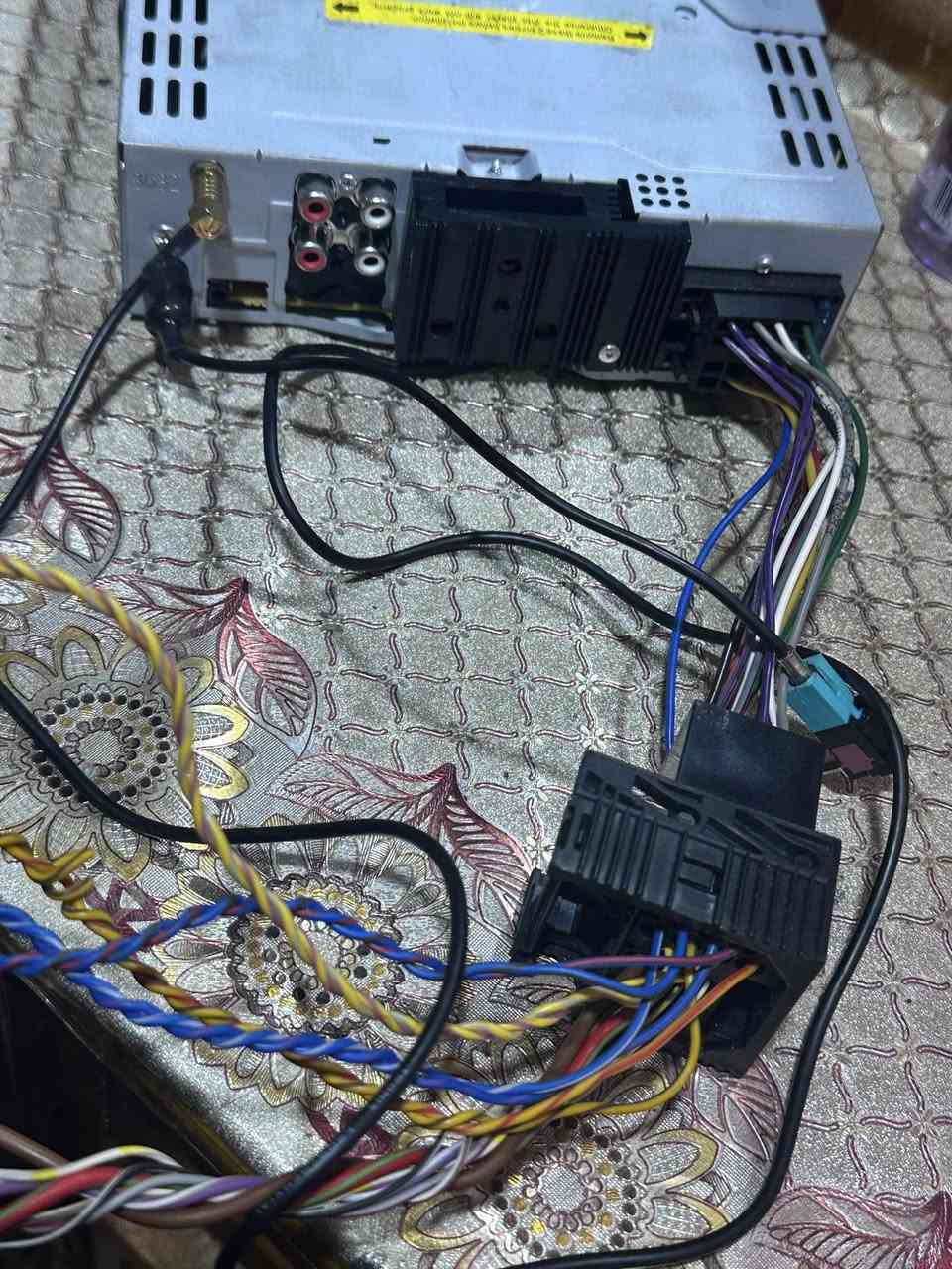 مسجل. فتحته من كصه مال بي ام دبليو.  حاويه.  سيدي اواكس بلوتوث  البصره ابو صخير شارع ***********
