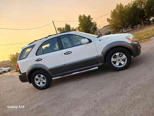 سورنتو  البيع  بدون صبغ مكينه ٣٥٠ سياره  جديده كل نقص مابيه موديل 2004  سعر 85 مكان سياره بغداد هاتف ***********
