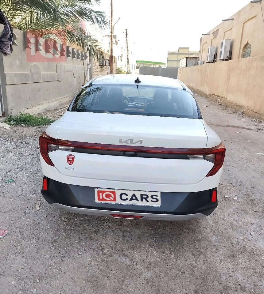 خليجي K3 
بعده بوضع الشركه حساسات امامي خلفي تبريد ثلج قطعتين السيارة ماشية 24 الف وسيارة بسمي مال جناي ماتعبك معتني بيه كلش اروح للدوام وارجع مكان السيارة الناصرية 
***********
