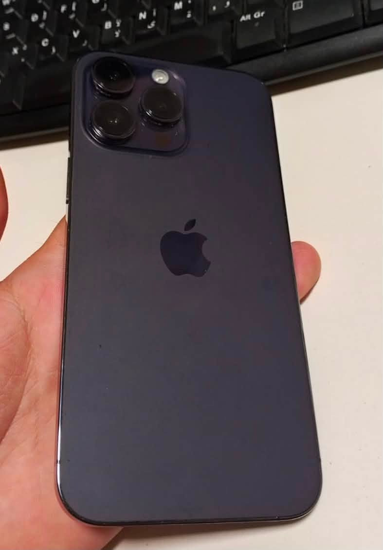 ايفون ١٤ برو ماكس
256 GB
لون بنفسجي 
باتري 81% بلادي
نظيف جدا 
مكاني اربيل
550$ 
واتساب ***********

