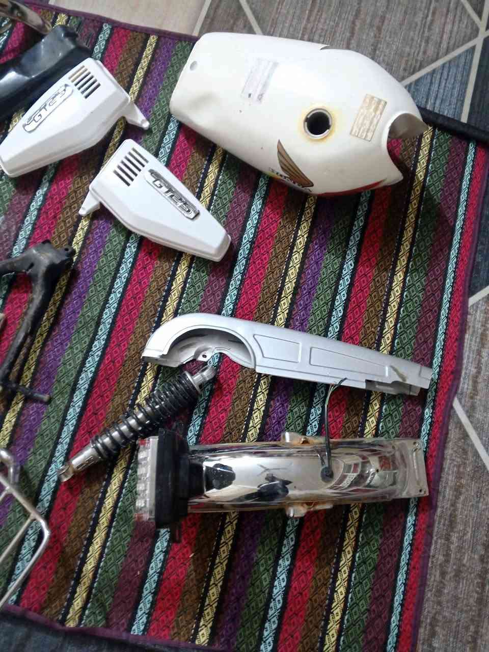 السلام عليكم
ذني الغراض للبيع نضيفات  كلهن ب 60 وبيهن مجال 
مكاني الغراف *********** متوفر واتساب
او علق واني اراسلك
