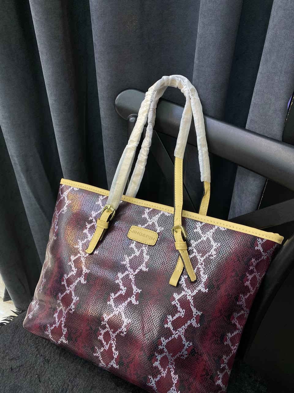 جنط تناسب كل اطلالة 
عملية،انيقة، و سهلة التنسيق ويه كل اللبسات
متوفر✨👜
للحجز و الاستفسار : DM📩


**إذا كنت صاحب هذا الإعلان وتريد حذفه لأي سبب، رجاءا أرسل رسالة إلى الدعم الفني**