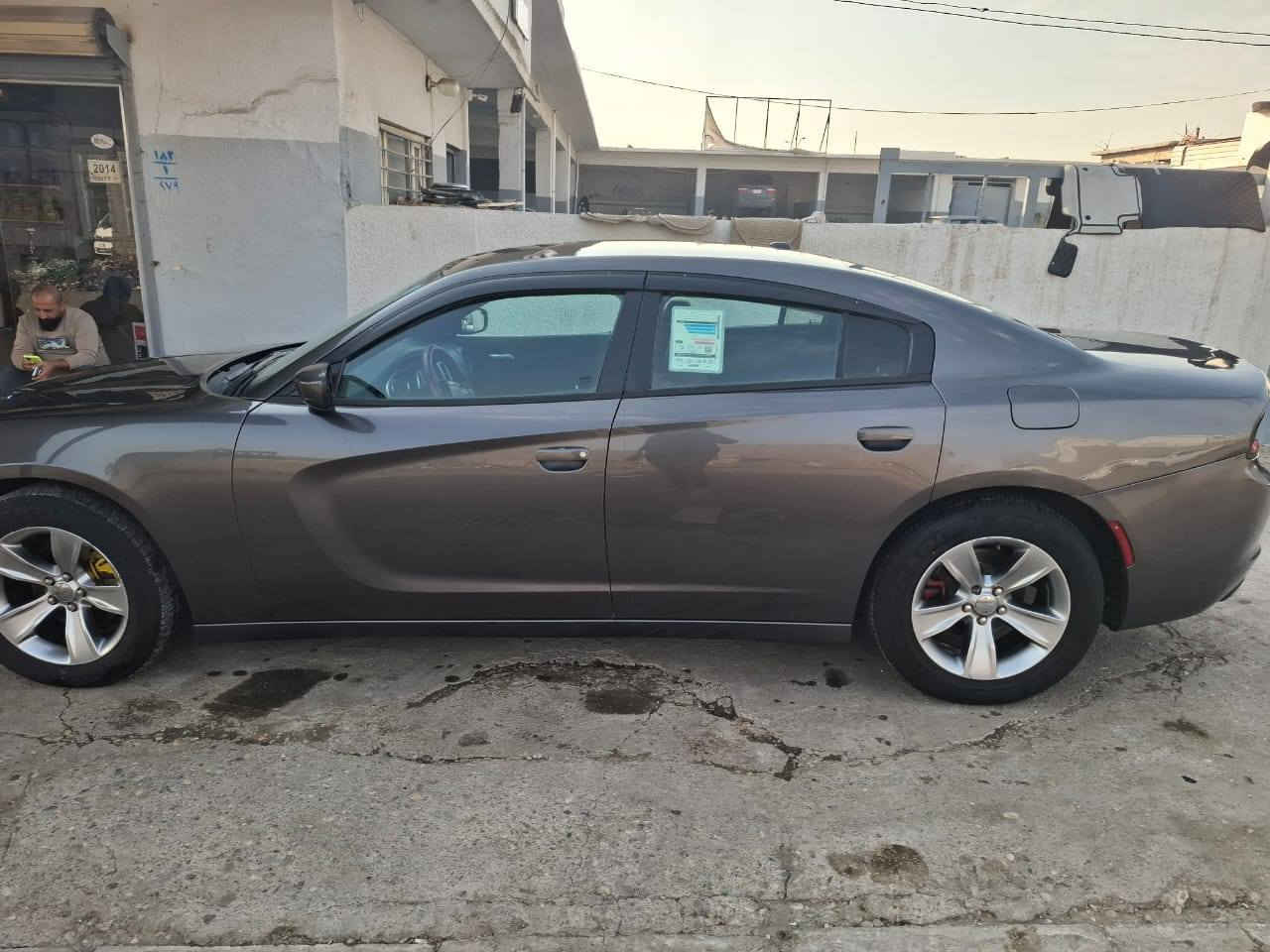 السلام عليكم 
اخوان جارجر ٢٠١٥رقم بغداد دولي السيارة كلين صار بيها بارد جوة قبق البانزين سيارة جاهزة من كير محرك اكسل كلة شرط
شاشه كبيرة 
داخل جلد احمر 
عداد ٢٦٠
سعر ١٨٥وبيها مجال كلش بسيط
للإستفسار ***********
