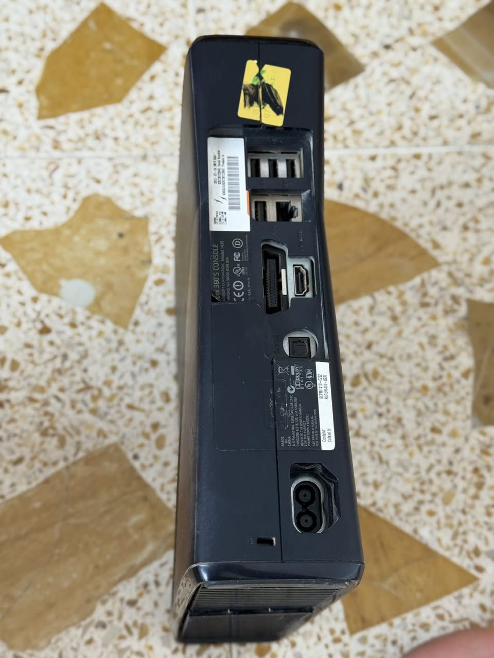 بعد السلام…

للبيع XBOX360 …
مع ملحقات كامله كما موضح بالصور في الاسفل مع اكثر من ٣٠ لعبه وابرزها (فورزا + GTA5)…

السعر ١٣٠,٠٠٠ وبي مجال للشراي…
للأستفسار الأتصال على *********** او المراسله على الماسنجر….
