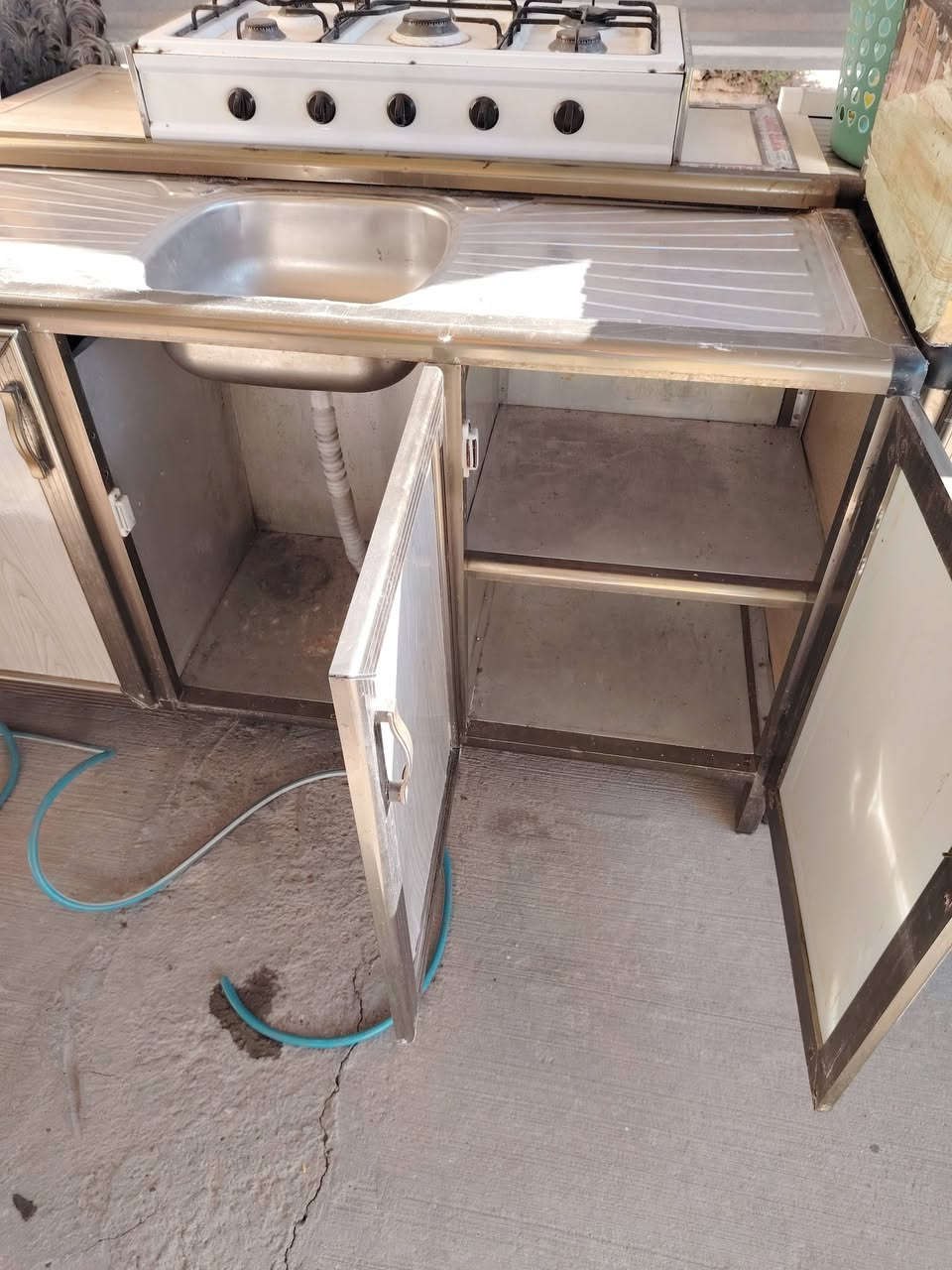 كاونتر المنيوم ٣ قطع مترين و سنك متر ونص مواد اصلي حطاطه سعودي سعر ٢٧٥ الف العنوان الفلوجة حي المعلمين قرب جامع سعد *********** ***********
