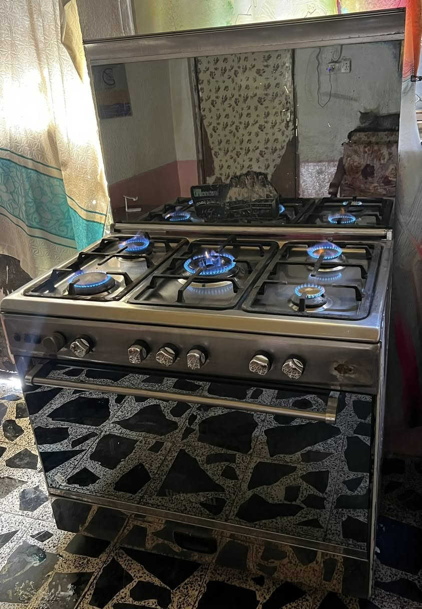 كاونتر للبيع الطول مترونص وطباخ   ***********
