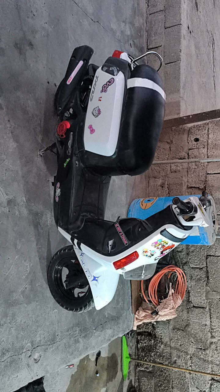 السلام عليكم بوليس للبيع 2012 دراجه صار له خمسه اشهر من نزلتها من الرمبه ما مفتوحه ابد بس مفلسه السعر 800 وبي مجال قليل🙃 هذا رقمي***********
