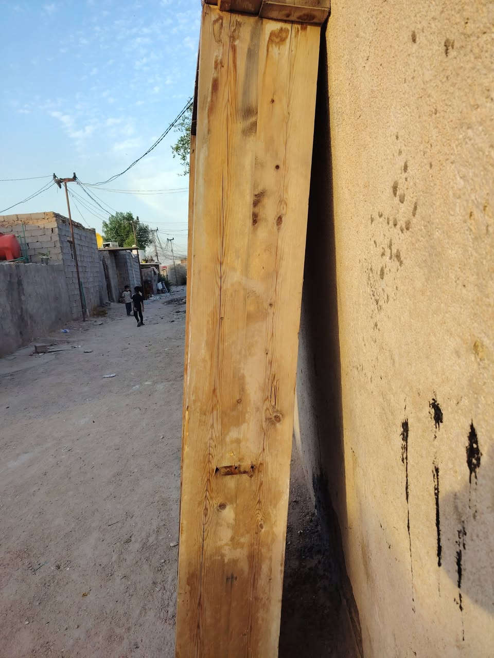 باب خشب مستعمل للبيع عوزه صبغ وشوية ترتيبات السعر ٥٠ الف قفل شراي تعال خاص قفل قفل ٥٠ وعدي واحد نفسه بس مفصخ هم ابيعه مناسب


**إذا كنت صاحب هذا الإعلان وتريد حذفه لأي سبب، رجاءا أرسل رسالة إلى الدعم الفني**