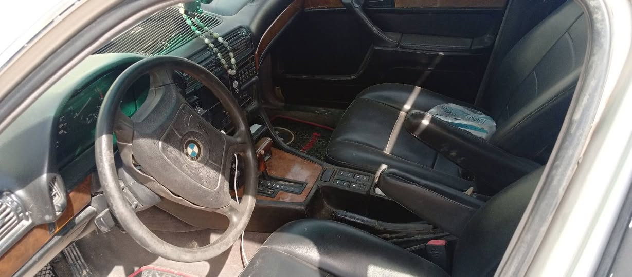 السلام عليكم شباب بي ام دبليو للبيع 735 نظافه امثلها بالصوره رقم بغداد انجليزي للاستفسار ***********
