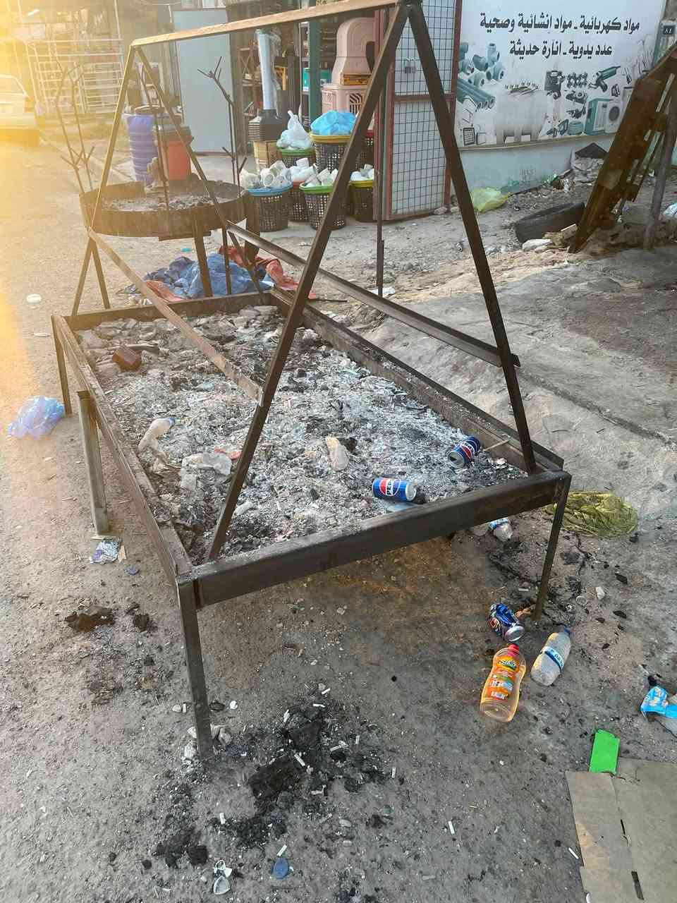 للبيع الطول ٢ متر العرض ١ متر تاخذ ٣ طوابق ستعمال قليل حديد ثقيل السعر ١٥٠ للستفسار *********** مكاني البياع

