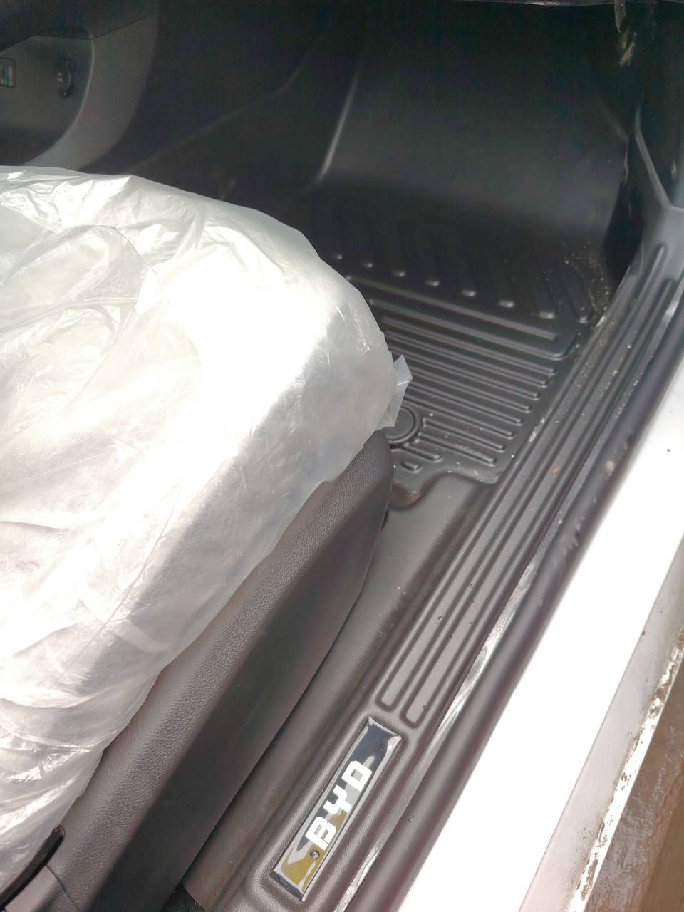 سيل فايف فول مواصفات ١٣ كامره ماشيه ٢٧٠٠ بانزين ماشيه ٨٠٠ والباقي على EV السياره بأسمي والرقم بغداد شبه مميز والسياره مكفوله من كلشي على وضع الشركه لا زلغ لا شخط لا بارد لا تبديل  شرط الفحص السياره سعرها من الاخير ٢٣ مليون بدون اي عمله ال تعجبه ويصرفله السعر الف هلا بيه
واذا واحد يكول سعرك اغلى من الزيرو على عيني وعلى راسي السياره مماشيه هواي وبيها ملحقات وانت احسب وشوف السعر
الرقم يكلف حوالي ٤٠٠ الف
برمجه وتحديث من شركة المقادير يعني مو فلاش تحديث جهاز اون لاين مع البرامج المدعومه 
كاعايات حوضيه اصليه مع الصندوگ ال سعرهن ١٢٠ الف
بورد اضافي للشحن كامل من جوزة حمايه واير ايرث وقراصه للبارد وبلك سويچ اصلي وجوزه ذكيه الكترونيه
سبير جديد مع فلينه وملحقاته وموضح بالصور
لزكات شاشه حمايه للشاشتين
كل عدتها جديده وما مستخدمه
تغليف الابواب من الداخل بعازل حراري
اخوان منعاً للاحراج هذا سعرها من الاخير يعني ما اتعامل.... ٢٣٠٠٠٠٠٠ مليون
***********
بغداد البلديات خلف مصرف الرشيد
