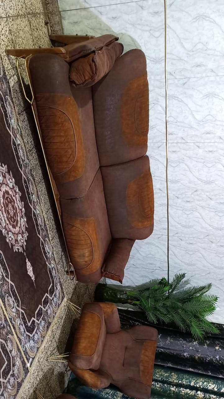 تخم,,,تركي سرير,,نضيف اي ضرر مابي سعر ,,225,,بي مجال مكان لبياع *********** يوجد واتساب
