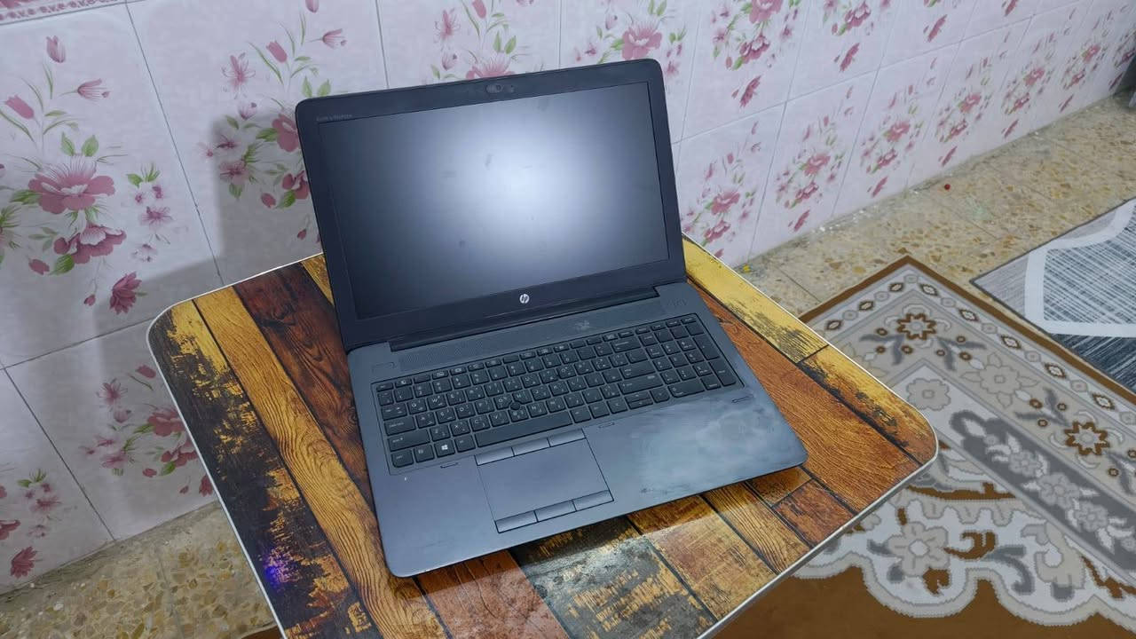 لابتوب hp
السلام عليكم   لابتوب hp Zbook
جهاز قوي وممتاز للأعمال الهندسية، التصميم، والمونتاج
السعر 450 وبي مجال 

المعالج: Intel Core i7-7820HQ
الذاكرة العشوائية (RAM): 8 جيجابايت.
كرت الشاشة 
NVIDIA Quadro M2200 (بذاكرة 4 جيجابايت).
Intel HD Graphics 630.

وحدة التخزين: 256 جيجابايت نوع SSD (سريع جداً من نوع NVMe).

نظام التشغيل: Windows بنظام 64 بت.

ملاحظة: الجهاز عبارة عن محطة عمل (Workstation) من فئة HP الاحترافية المخصصة للأداء العالي.
واتساب ***********
