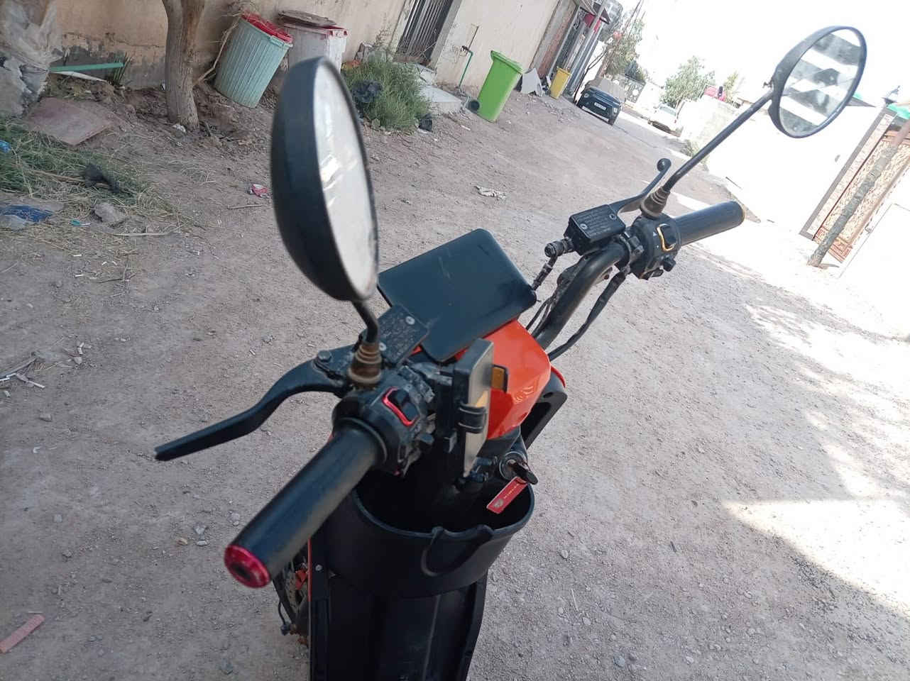 سلام عليكم دراجه شحن كلشي ما بيهه تايرات جدده بريكات امامي وخلفي كهربايات شقاله من طول لطول 
بيه نقص بطاريه وحده دراجه كلش جديده ولي مو شراي لا يراسل 
مكاني شط لعرب

سعر ٢٠٠وبيه مجال بصيط 

***********
