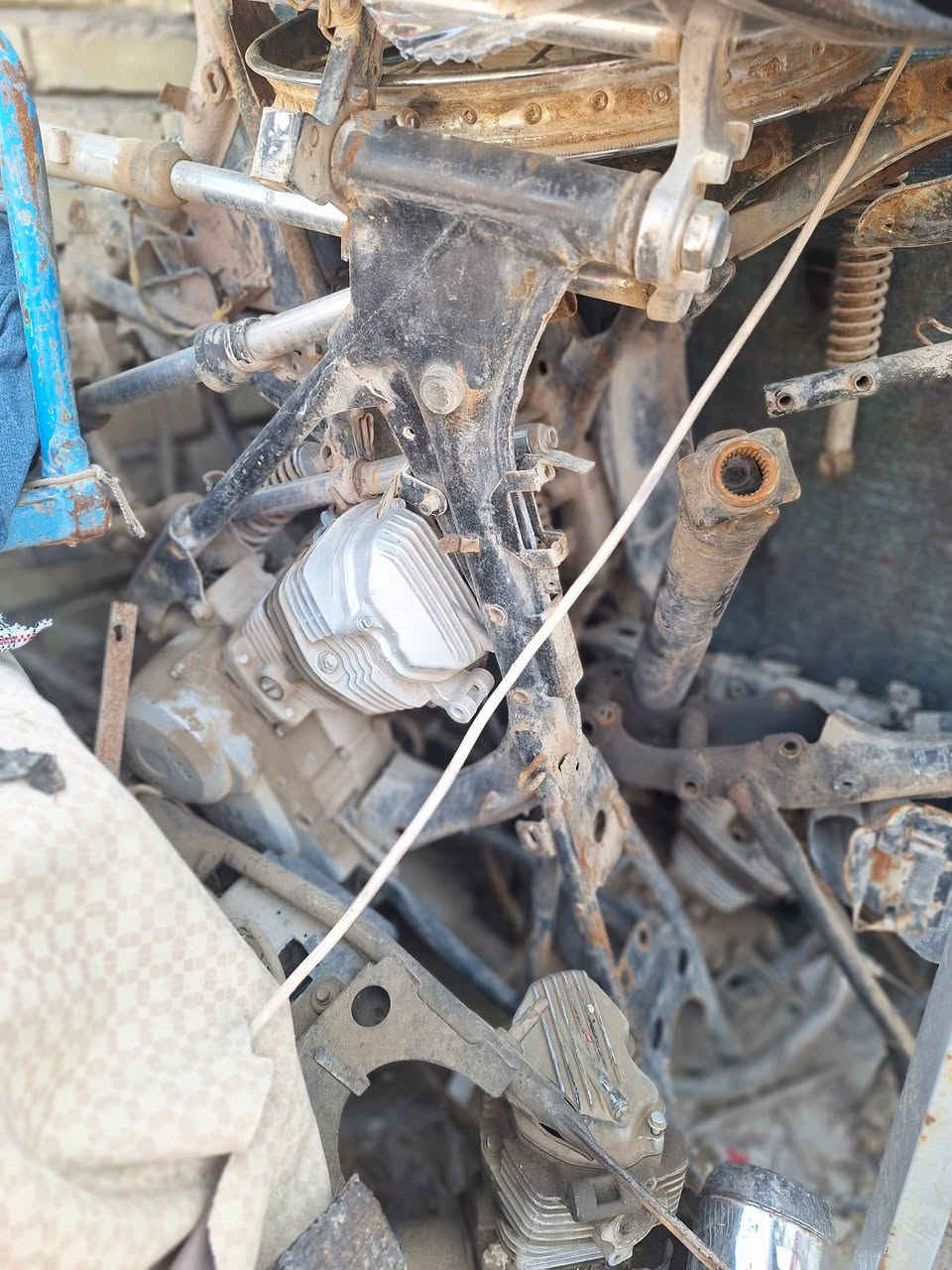 سلام عليكم شاصي 4 كير كلك مكفول للبيع هوه ومحرك شغال السعر 70 كربلاء حي لغدير ***********
