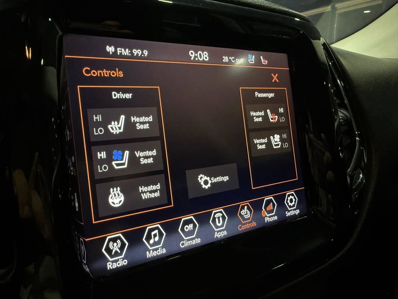 #المركبة : #جيب #كومباس لمتدد تو كولر
#الضرر : صبغ جاملغ امامي ايسر فقط
#الموديل : 2020
#الرقم : مرقم اربيل الرقم الحديث ( تحويل او وكالة )

#المواصفات :

▪️السيارة : جيب كومباس لمتدد 
▪️المحرك : 2400 ( اربعة سلندر )
▪️حجم الويل : ويل كب اللمتد حجم 19 مع طقم تايرات كونتينتال بحالة ممتازة
▪️غرفة السيارة : جلد اسود اصل
▪️لايتات زينون مع كشافات دعامية
▪️بصمات عدد 2 للأبواب مع بصمة تشغيل
▪️حساس خلفي اصل
▪️كامرة خلفية دوارة مع الستيرن اصل
▪️تبريد قطعتين امامي وخلفي
▪️رادار جانبي ( نقاط عمياء ) بالمرايا الجانبية
▪️شاشة الدشبول حجم كبير للتحكم بأيعازات السيارة
▪️تبريد وتدفئة لكشنات المقدمة مع تدفئة ستيرن
▪️سستم صوت
▪️سايد بريك دكمة
▪️تشغيل عن بعد
▪️تحكم ستيرن جهتين بلوتوث وحاكية وكروس سرعة وتحكم صوت 
▪️نظام ABS مانع انزلاق

السيارة جديدة وبوضع الشركة ، نكفل السيارة من الغرق ومن ضرر الشاصي.

السعر المطلوب : 128 ورقة مع المجال
 
الاتصال على : ***********

النجف - المدينة المائية -مقابل حي الجامعة - معرض سما دبي
