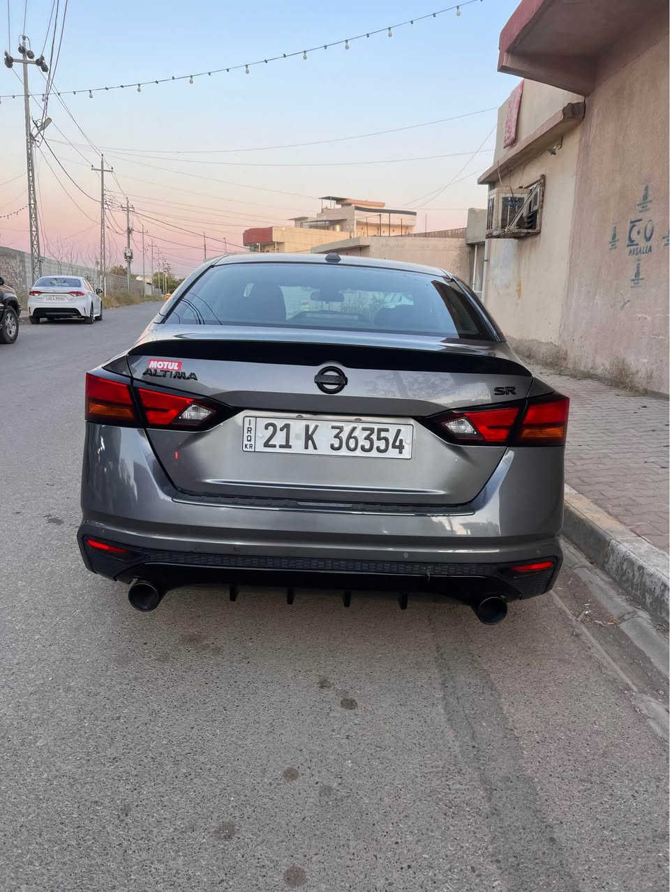 التيما 2022 
رقم و سنوية و هزة جديد 
بيه صبغ بس بونيد بدون ايرباك وبيها باب سكن خلفي تعديل بارد وربع سقف PDR بالشحن واكع عليها حديده سيارة جاهزة ما بيه اي مصروف كير ومكينه بالشرط والسيارة باسمي الشراي يخابر 
*********** كركوك, العراق
