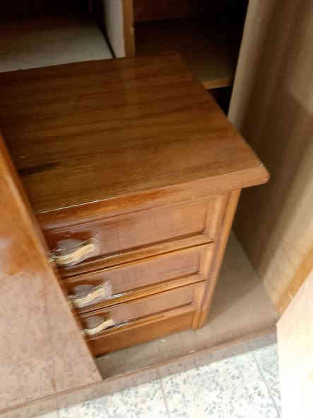 تعلن محلات جسار للمزاد العلني عن وجود غرفه نوم ملحق صاج طبيعي داخل وخارج خشب خمسه  ملم توصا مستعمل لاتصال بغداد حي الإعلام شارع قطر الندى أهلا وسهلا بكم ***********
