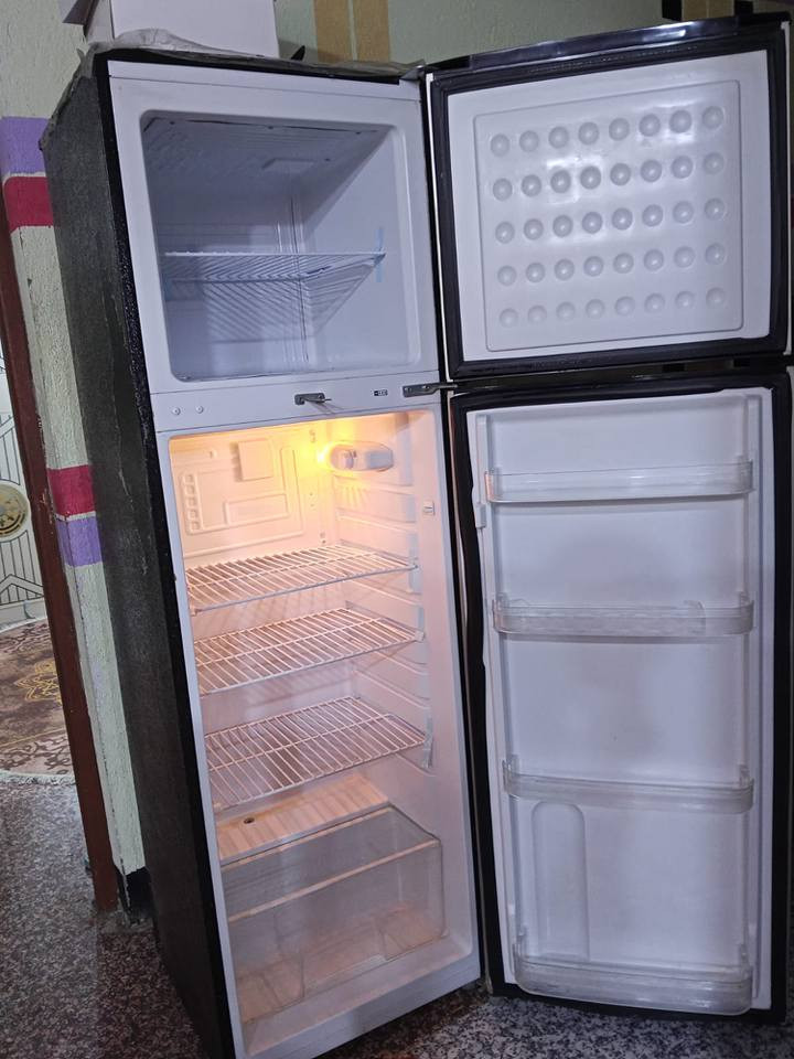 سلام عليكم ثلاجه نضيفه ٩٩٪ شغاله جديده
سعرها ٢٨٠ بيها مجال 
العنوان ميسان حي العسكري 
للاستفسار ***********
