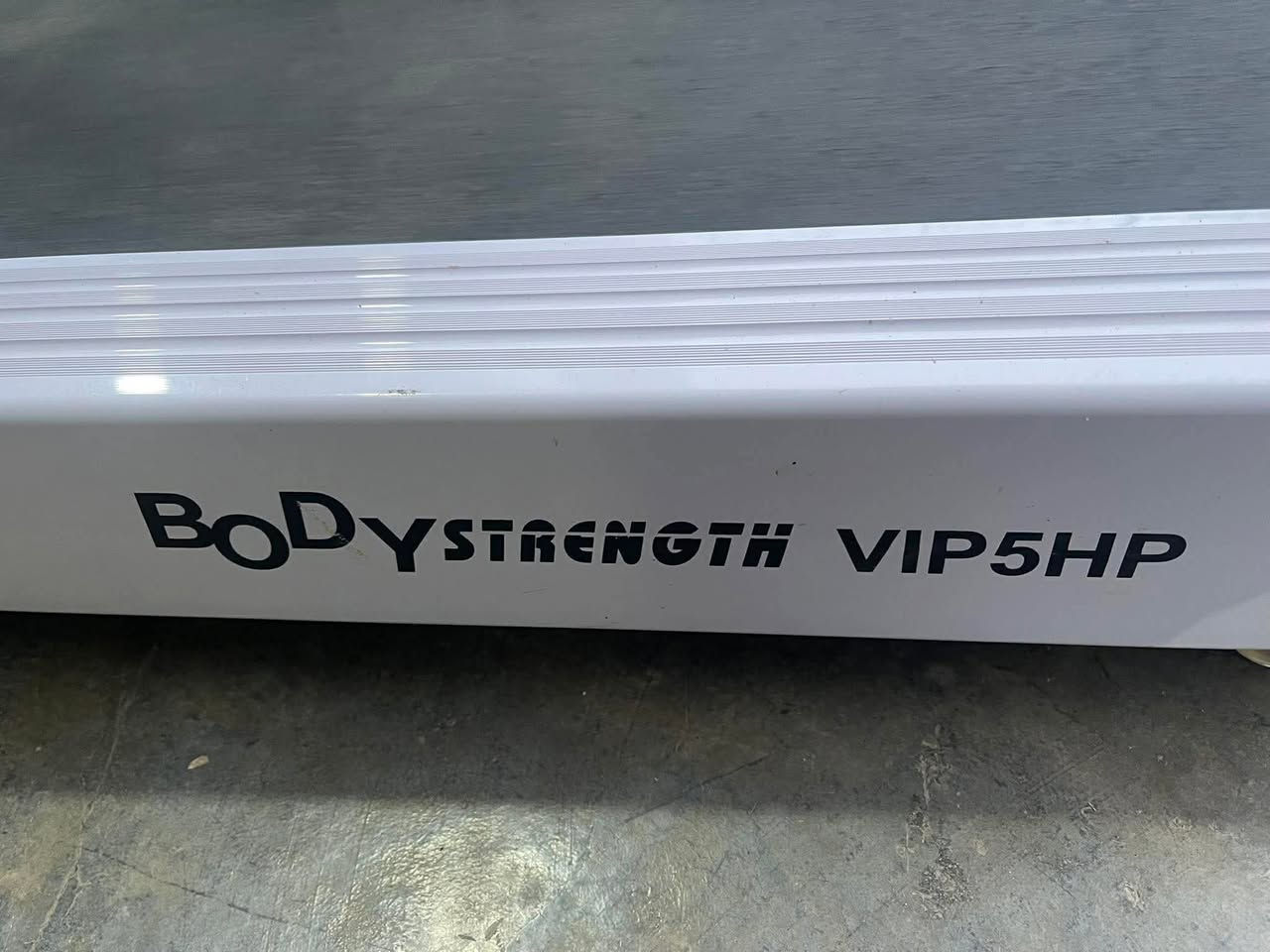 جیازی ڕاکردن Vip
مارکەی BODY staength
زۆر کەم بەکار هاتوە وەک لۆک وایە 
تەخدیدی دڵیش هەیە
دەبل ماتۆڕەو هەورازی هەیە ڤیئایپیە
توانی هەڵ گرتینی ۲٥٠ کیۆی هەیە. سعری ٤٠٠ هەزار  قوفڵی 
لە بازیانە


**إذا كنت صاحب هذا الإعلان وتريد حذفه لأي سبب، رجاءا أرسل رسالة إلى الدعم الفني**