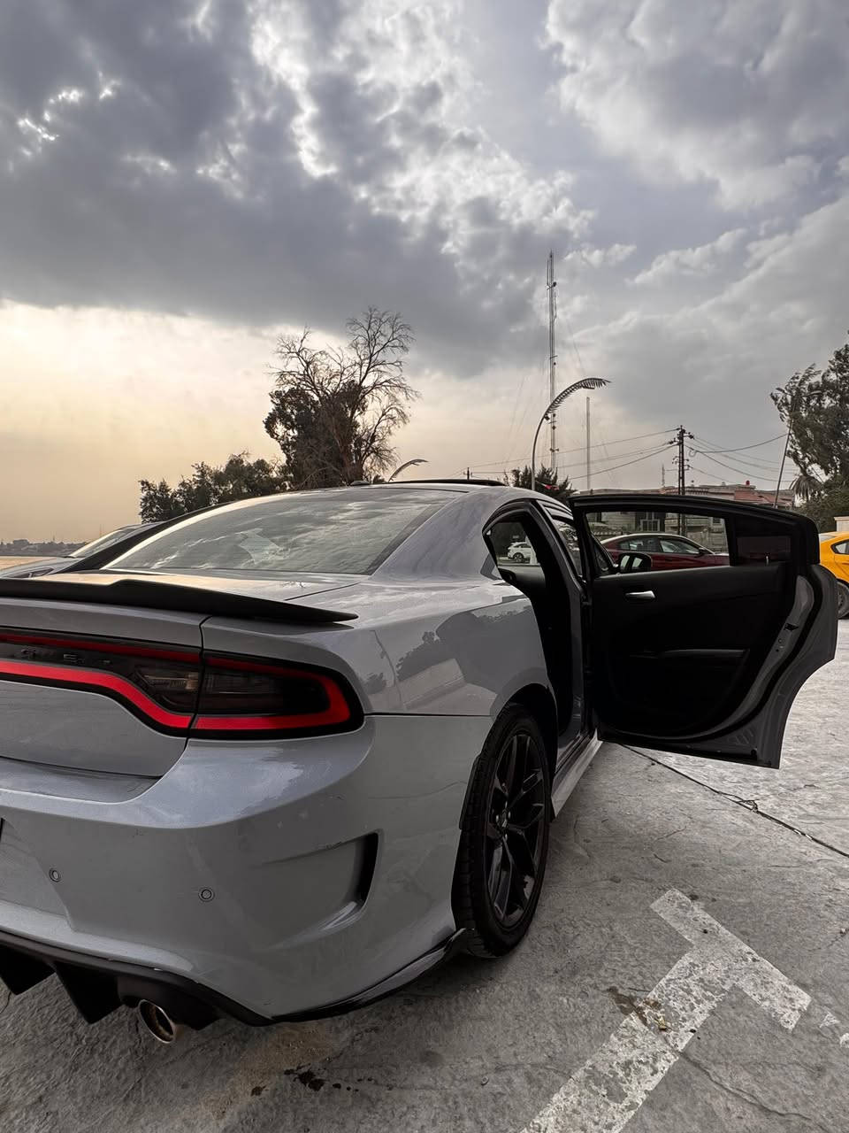 للبيع او مراوس

سلام عليكم 
جارجر 2020 لون مميز🪬
مواصفات sxt فتحه كشن كهرباء شاشه جبيره 
حادث مرفوق مع المشور جاملغ امامي وباب كلير وشخط جاملغ خلفي صار كلير بس 
محرك كير مكفول 
ماشيه 65 ميل 
تحويل ثاني يوم 
السعر205$ مجال بسيط 
العنوان بغداد الحريه 
الهاتف 
***********

