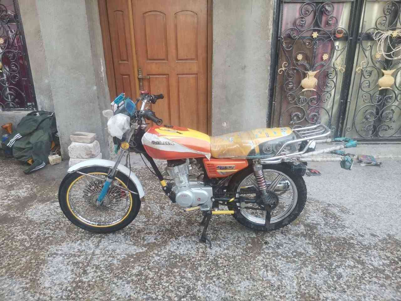 دراجه يراني سونك اربع كير موديل 2024 مكفوله كفاله عام كامله مكمله  اوراق كامله من مكينه ناعمه اي نقص مابيه  مامفتوحه لاتبخير ولاتنقيص لانضوح شلعه تخبل دبلات شغاله امامي خلفي بيه سمعات بلوتوث  مكان بغداد البياع سعر575 بيه مجال رقمي ***********
