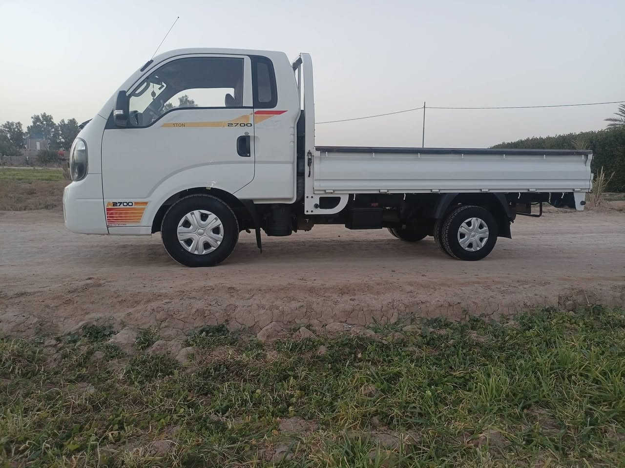 السلام عليكم للبيع كيا بنكو نثية 2700  موديل 2019 رقم واسط.مشروع وطني داخلة هزة مكفولة كفالة عامة كير اكسن  شاصي ورقم شاصي شرط مكفولة من الشخط و الضربة والصبغ كلة على وضع البلاد شرط بس اليدور نظيف يتصل سياره شرط لسونارر
السيارة خير من الله ماعايزها شي الدواخل صدر جديد تدفئه تبريد ثلج خير من الله السيارة ماعايزها شي  كلش السياره نضيفة  بمعنى الكلمةللاستفسار اتصل‏‪***********‬‏
