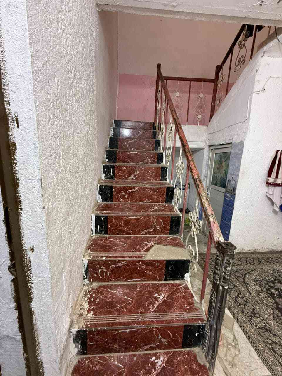 بيت للبيع حي الحسين الجديد نزلة جسر الناظم 150 متر طابق ونص عكادة السعر 70 وبي مجال الاستفسار ***********
