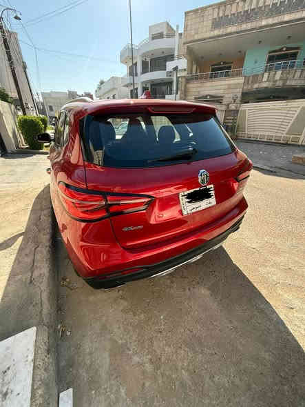 السلام عليكم MG HS 2022 للبيع
 ماشية 35200
محرك 2000 تيربو AWD 
بيهه حادث بابين موجودة صورة السونار 
فول مواصفات 
السعر التواصل على الخاص 
او رقم الواتس اب ***********
