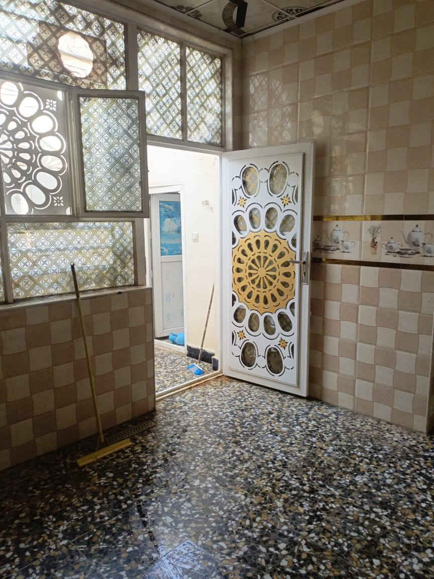 السلام عليكم ورحمة الله وبركاته 🏛️🏛️🏛️
عقار للبيع مساحتة ١٠٠م مربع في الحولي خلف ملعب النجف الدولي جنس العقار بلديه معاملته واصله لتقدير بسم موضف ٢٠ سنه يباع تطلوعه البيت بنائه كونكريت مسلح وطابوك جمهوري وديكورات ثانويه وحدادية درجة أولى كهرباء دفن ومجاري مربوطه لشارع يتكون من غرفه نوم وصالة واستقبال ومطبخ وصحيات مع تخاريج للاستفسار أكثر الاتصال على الرقم *********** جاسم الكرعاوي بي واتساب 🏛️🏛️🏛️
