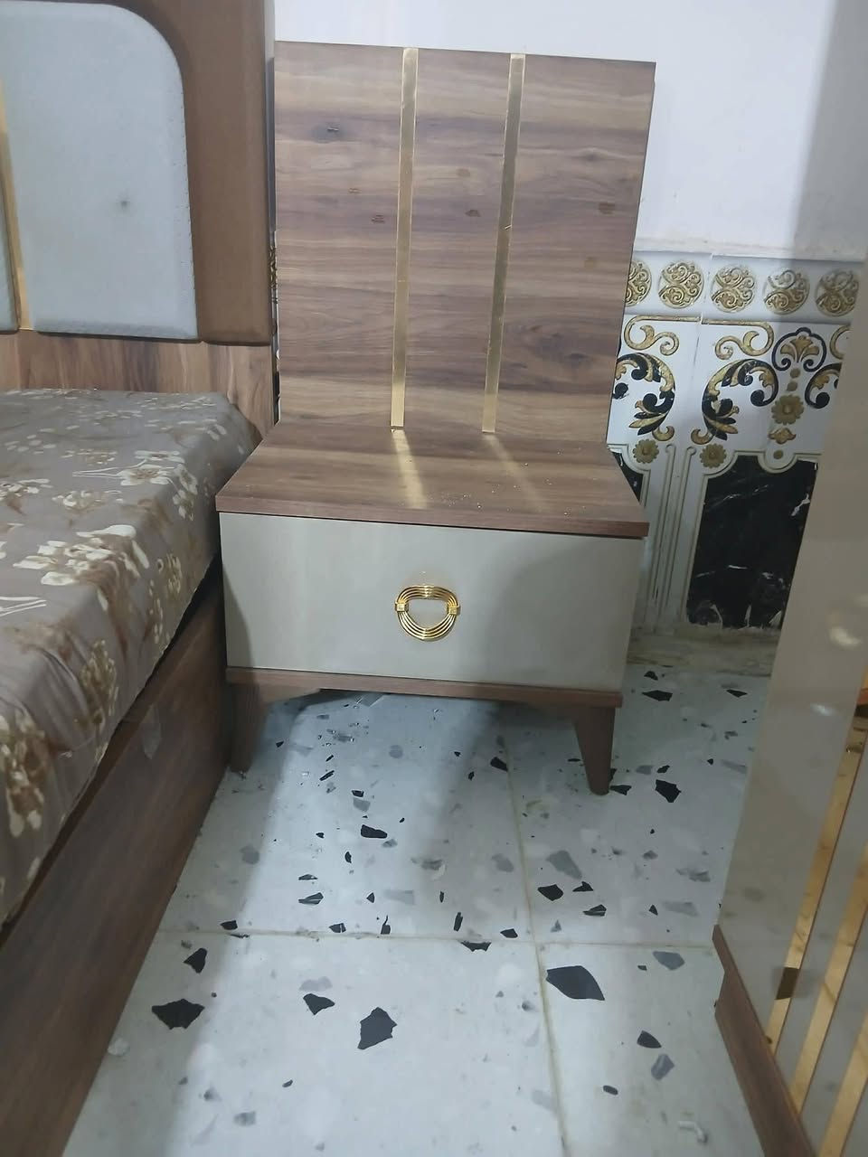 غرفة للبيع جديده صار شهر من اخذوها زلغ مابيها  مليون خشب قوي وبيها مجال  او مراوس ناصرية الغراف ***********
