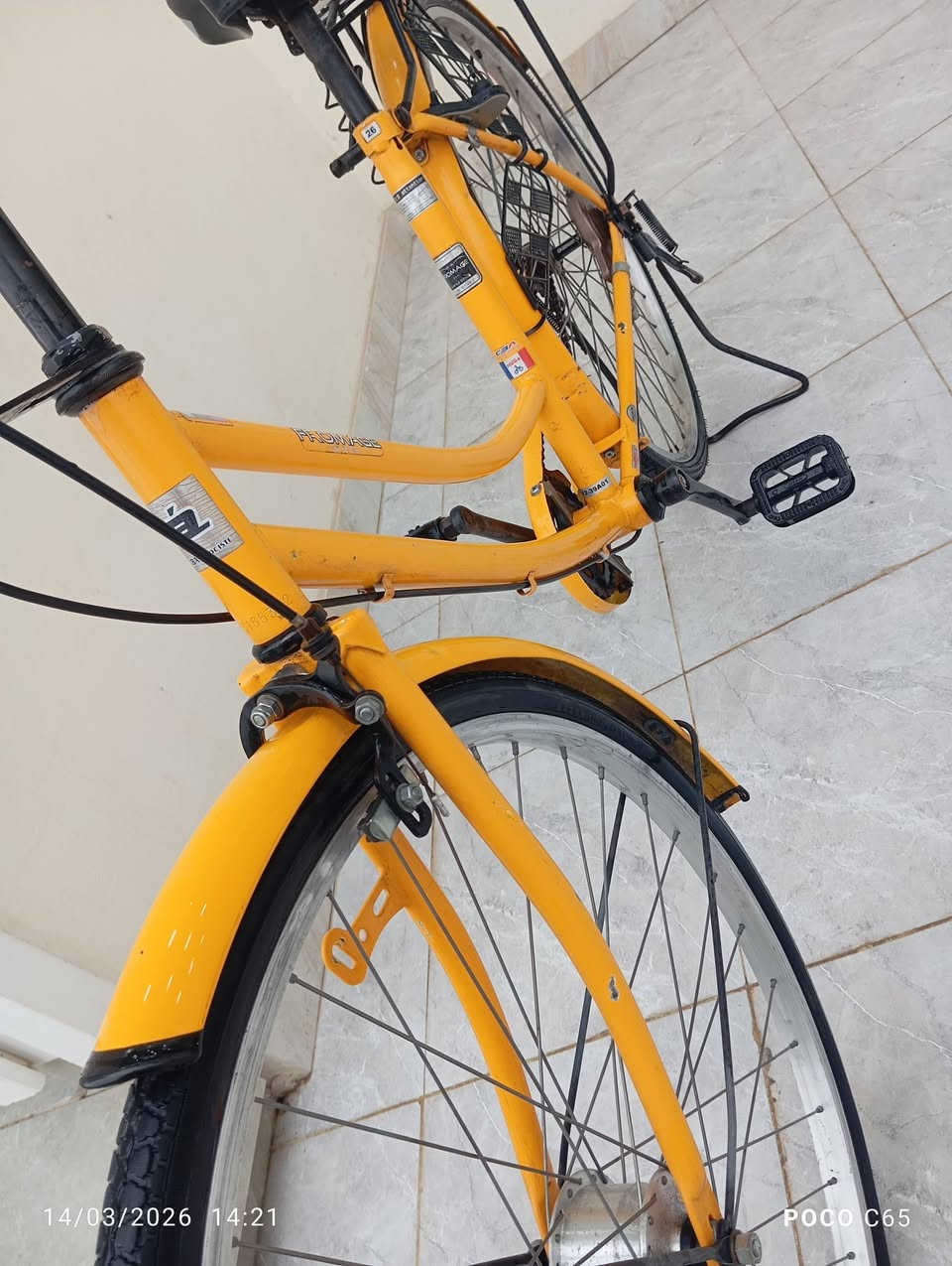 السلام عليكم بايسكل للبيع لون ليموني حجم 26 حساس جديد الباسكل الباسكل حاويه السعر 120وبي مجال للاستفسار ***********واتساب✍️
